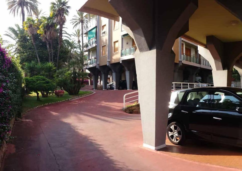 Apartmán Affascinante Bilocale Con Piscina Bordighera Exteriér fotografie